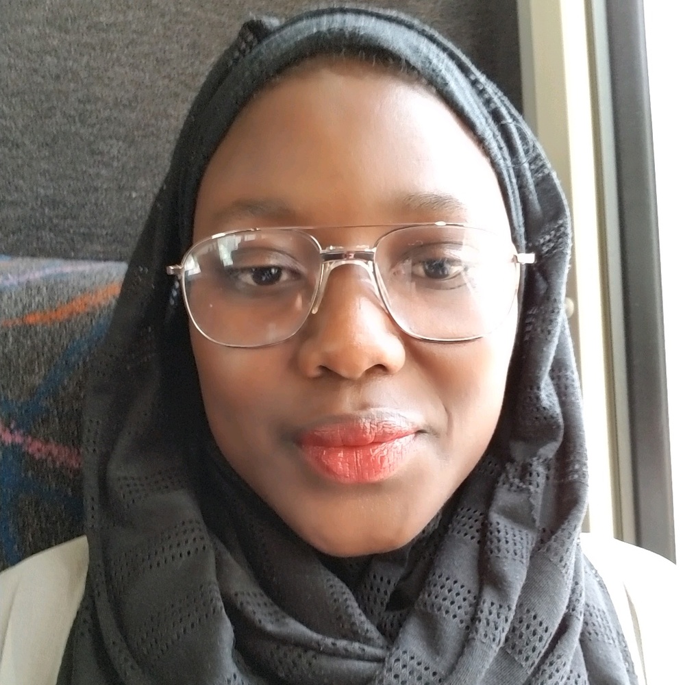 Meet your Posher, Muna